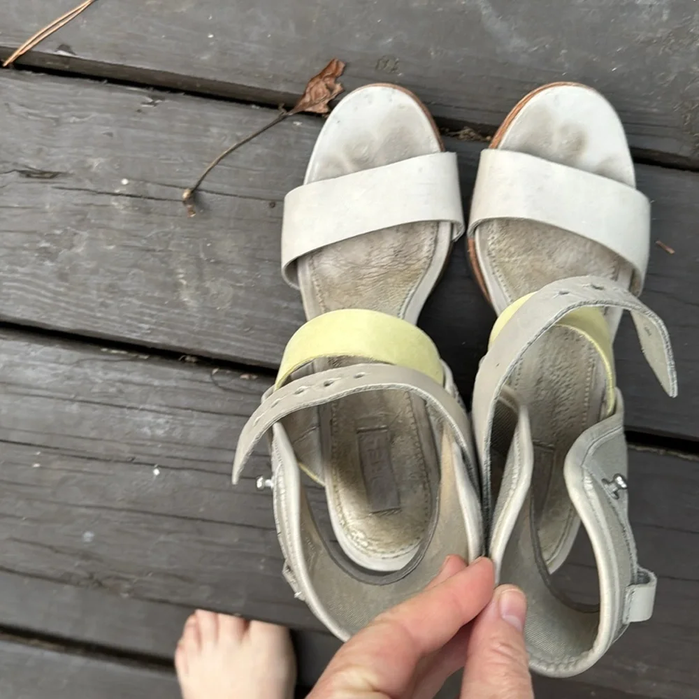 Sorel Addington Cuff Gray and Yellow Women's Sandals size 6